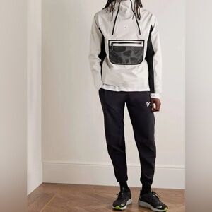 BRAND NEW NEVER WORN - MINT CONDITION: Men’s Lightweight Windbreaker Jacket